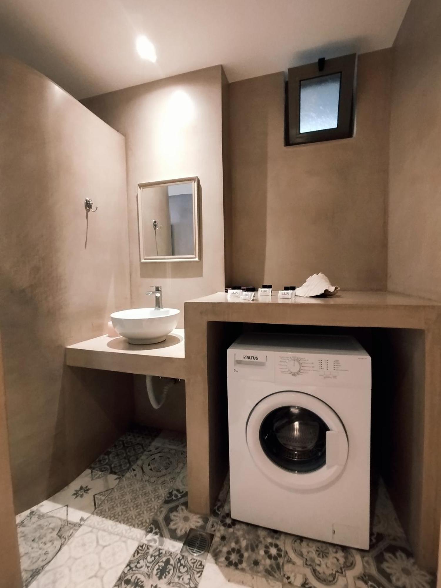 Alexena Apartments อาเยียกาลินี ภายนอก รูปภาพ