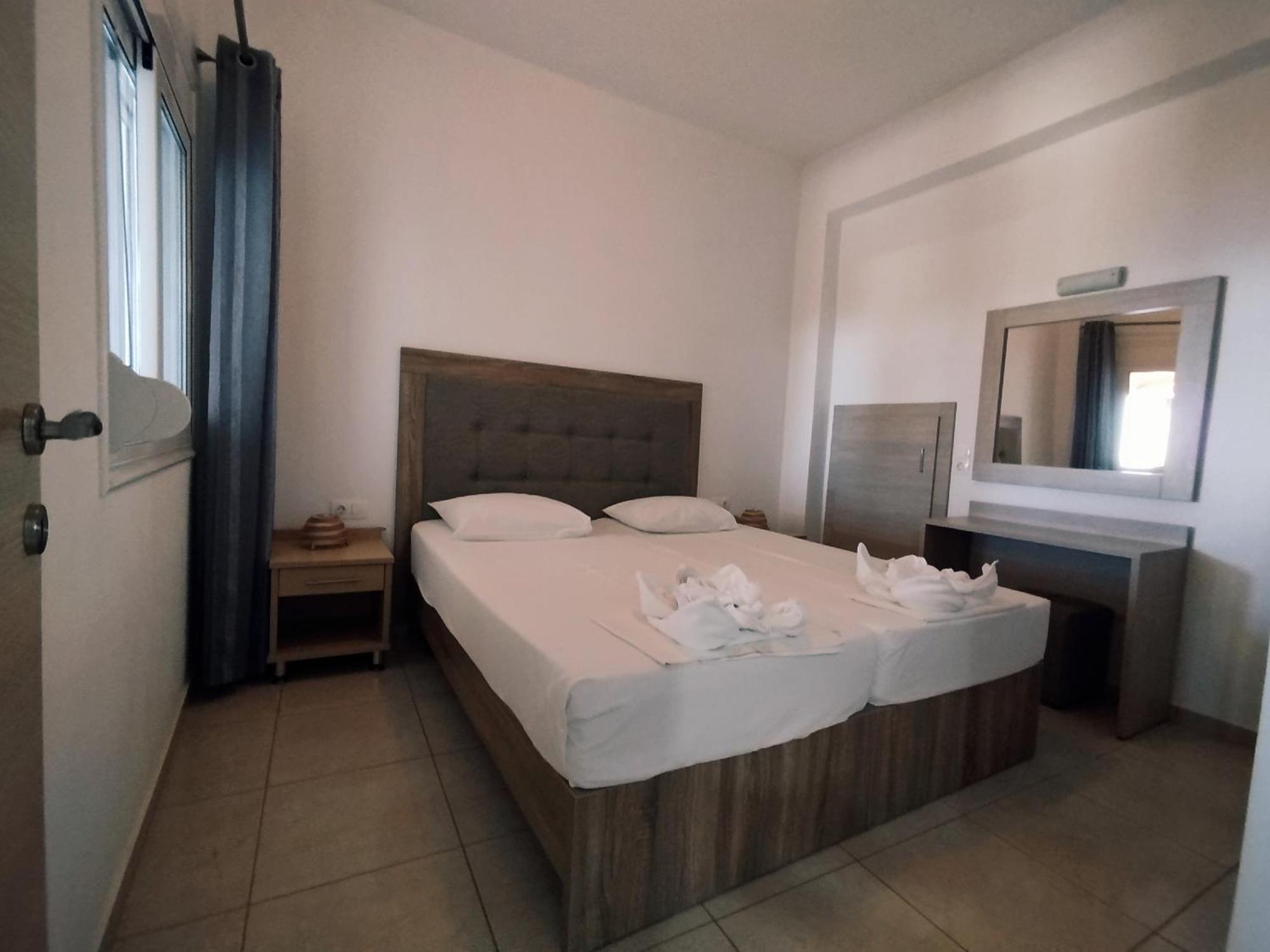 Alexena Apartments อาเยียกาลินี ภายนอก รูปภาพ