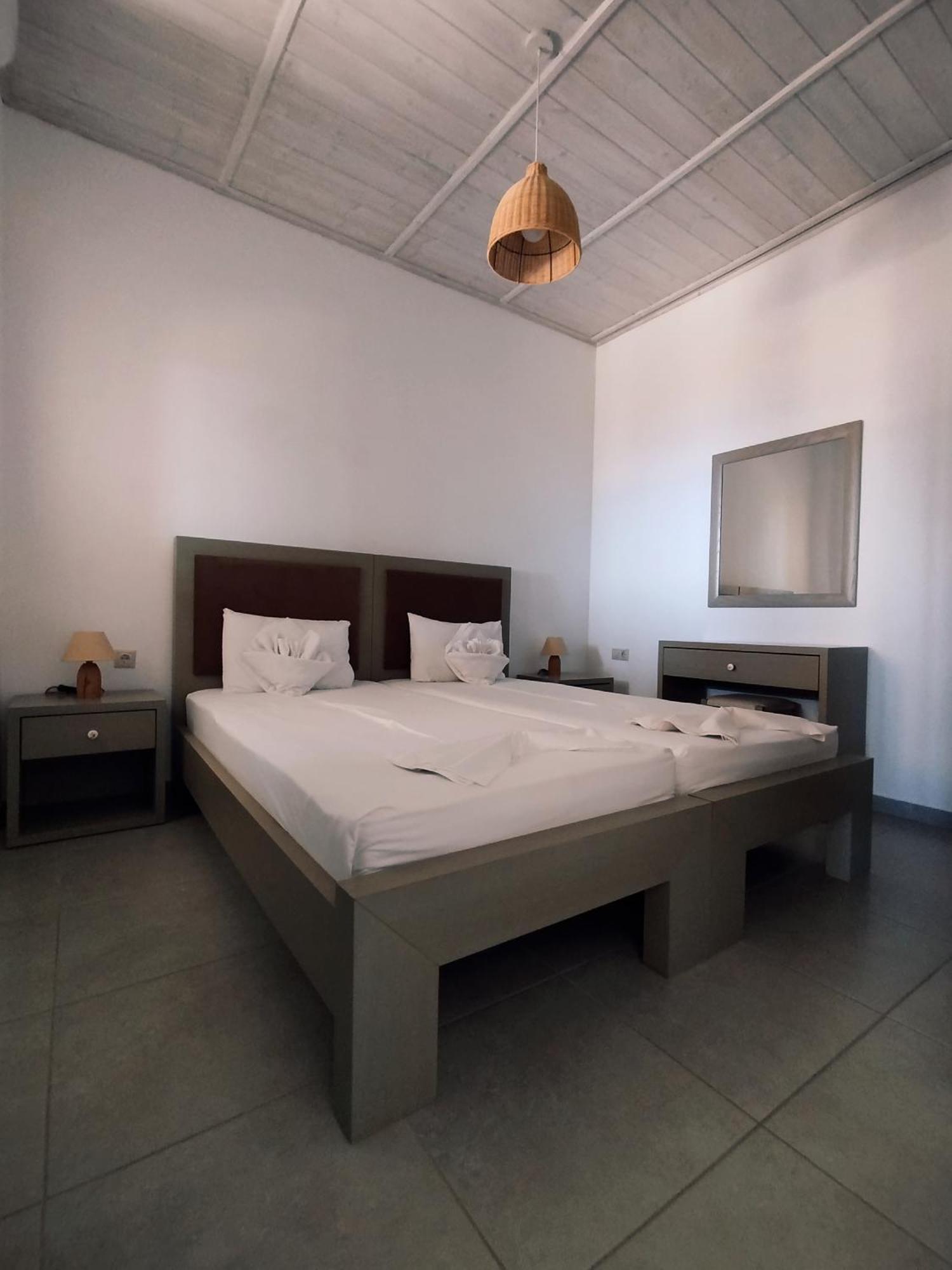 Alexena Apartments อาเยียกาลินี ภายนอก รูปภาพ
